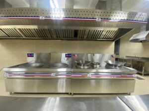 Nấu ăn bằng bếp từ công nghiệp